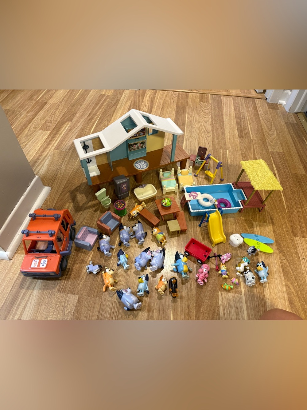 Kids Beach House Playset with Figures and Accessories - Blue, Yellow, White